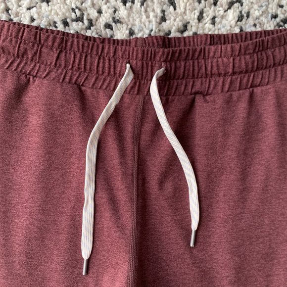 Vuori Women’s Performance Jogger Ruby Heather Red Soft Comfy Size Small - Picture 7 of 13
